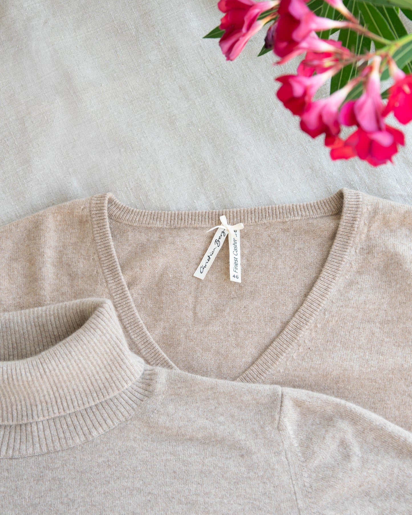 Beżowy kaszmirowy sweter z golfem Sixth Sense - XL