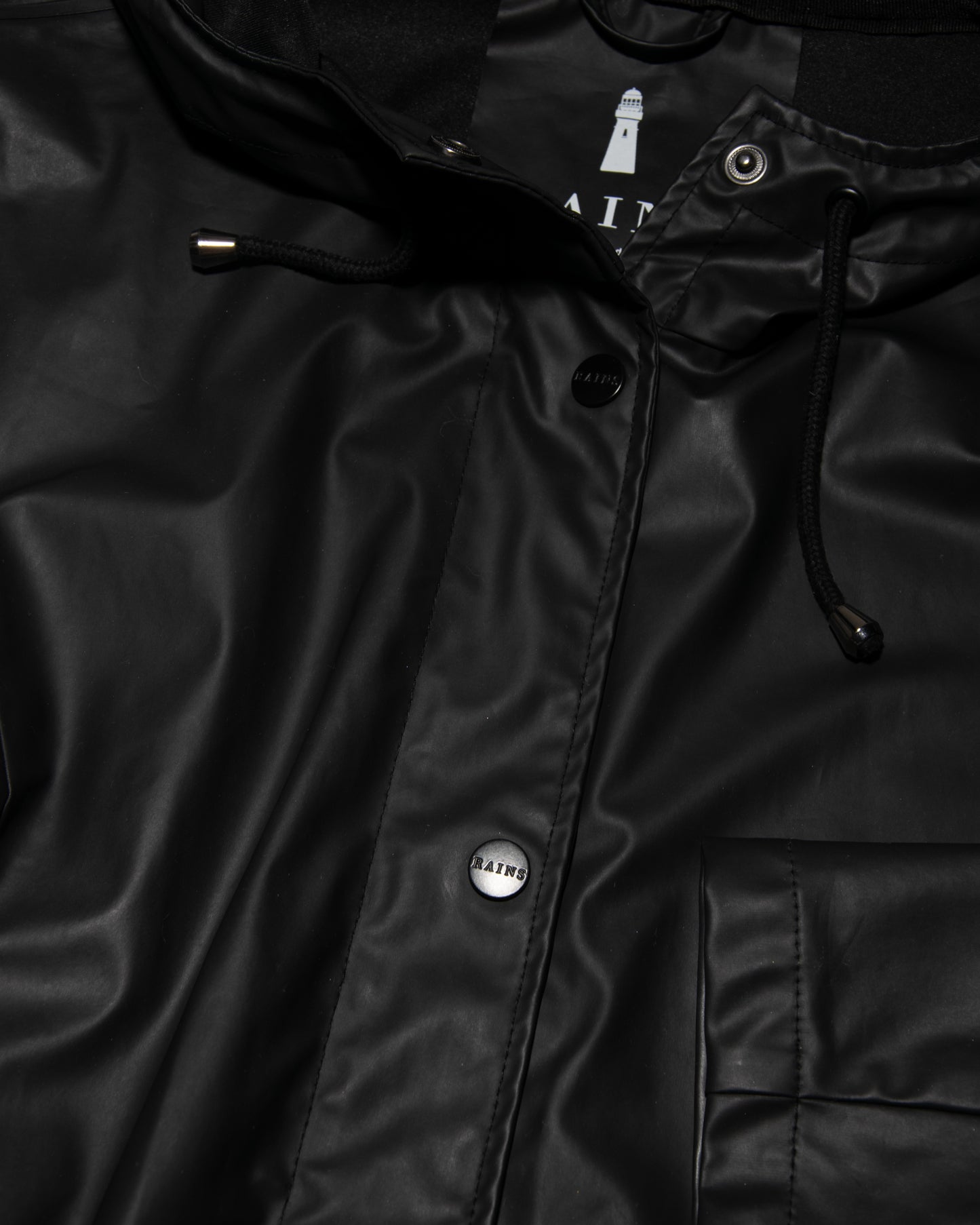 Czarny płaszcz trencz RAINS - M/L
