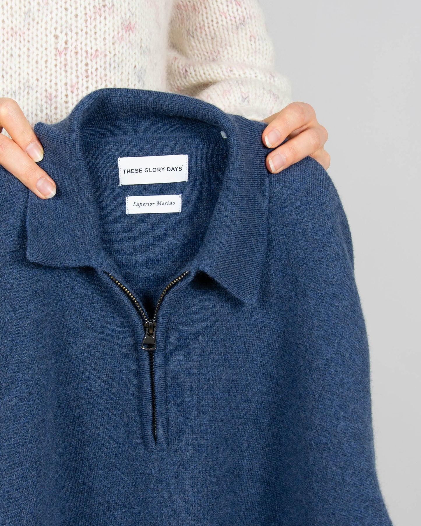 Granatowy wełniany (merino) sweter These Glory Days - M