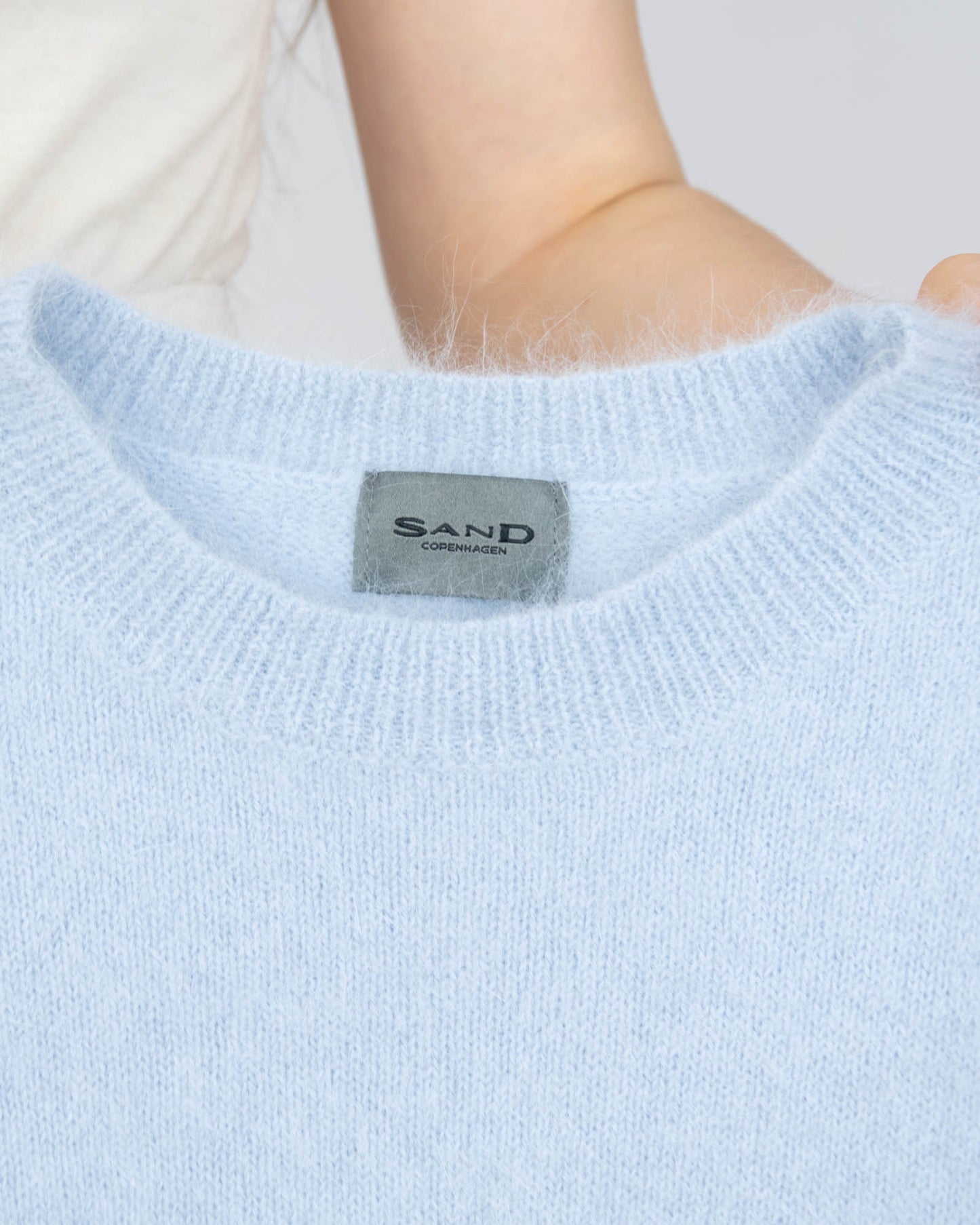 Błękitny wełniany (angora) sweter SAND COPENHAGEN - M