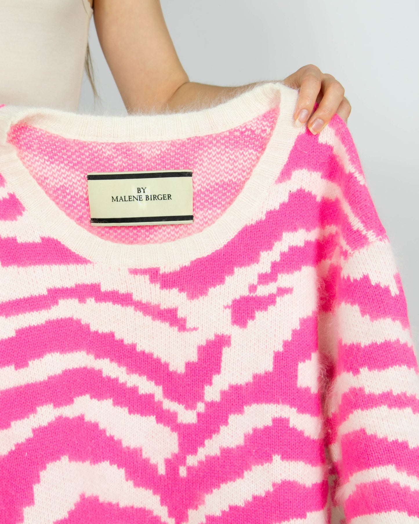 Biało różowy wełniany (angora) sweter By Malene Birger - S/M