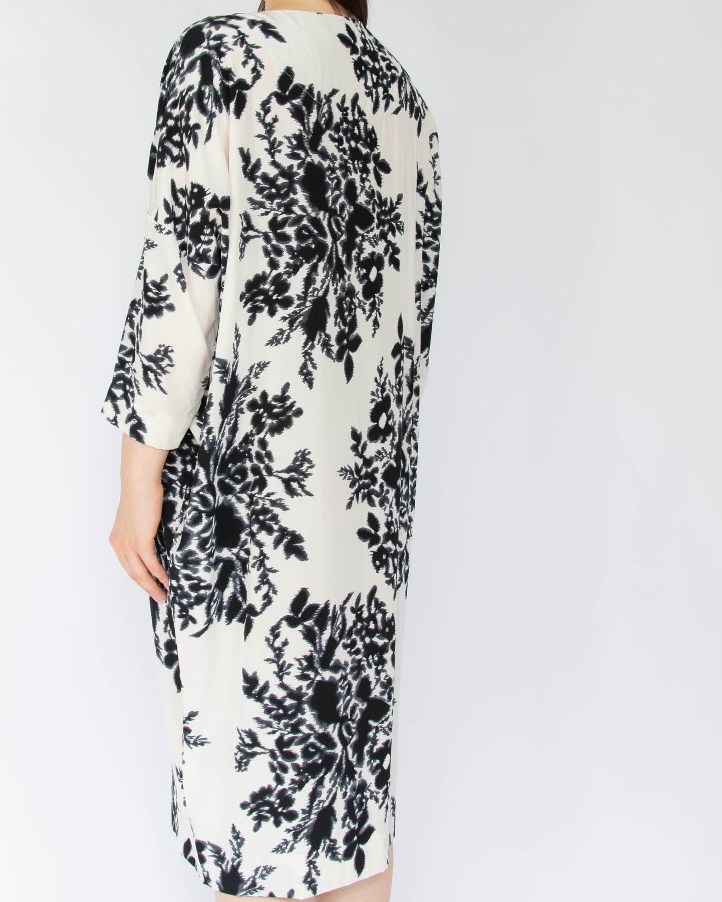 Kremowo czarna jedwabna sukienka By Malene Birger - S/M