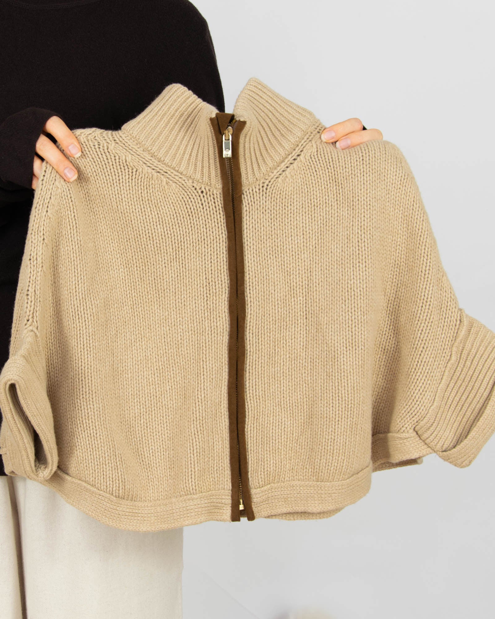 Beżowe wełniane ponczo dziecięce Massimo Dutti - (99-110cm / 5 lat)