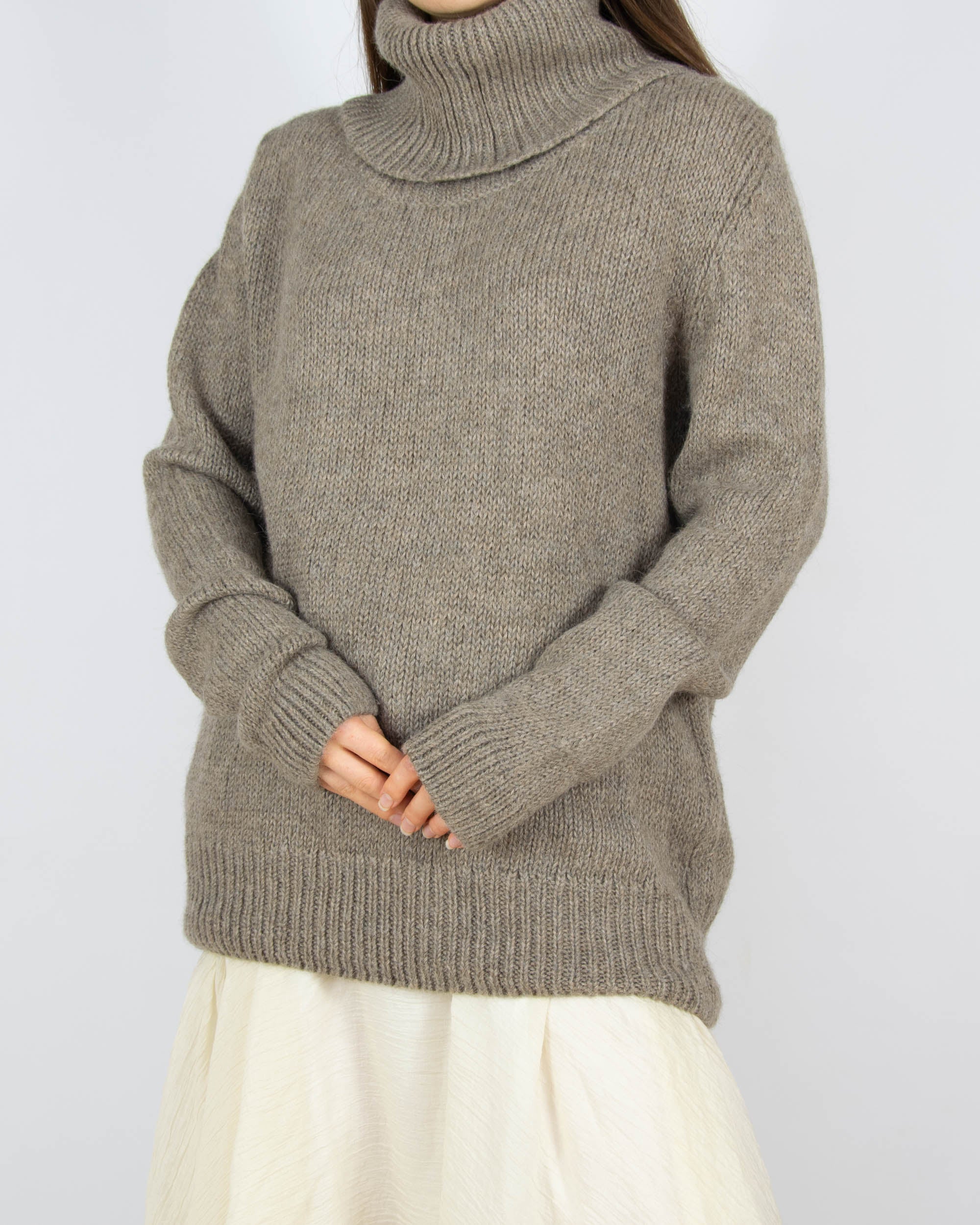 Beżowy (royal baby alpaka) sweter z golfem Celtic & Co