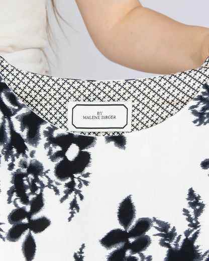 Kremowo czarna jedwabna sukienka By Malene Birger - S/M