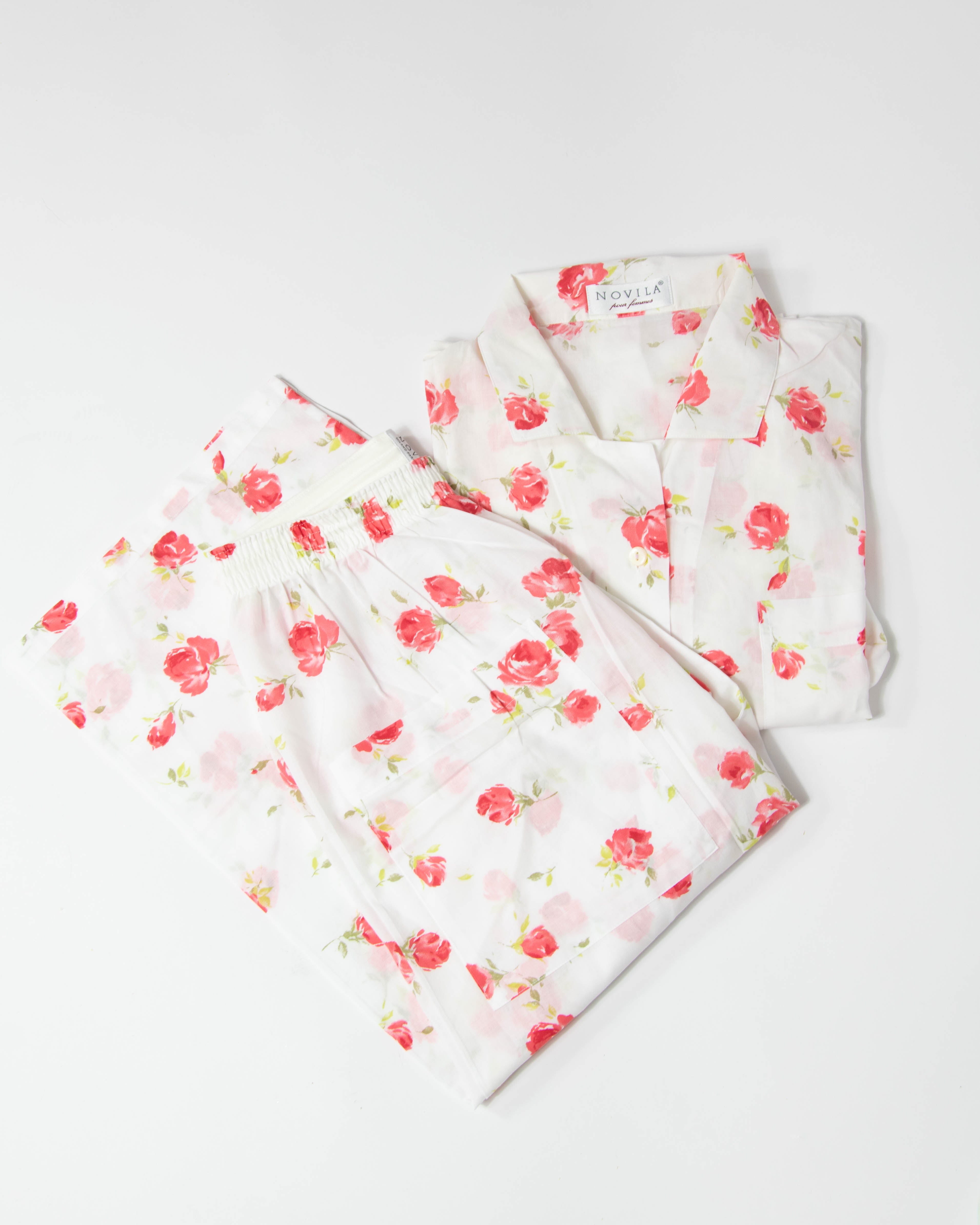 Biała bawełniana piżama w różowe kwiaty Novila