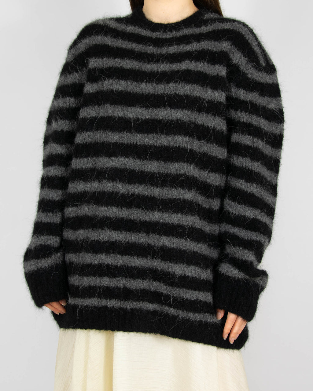 Szaro czarny (baby alpaka) sweter w paski American Vintage - M