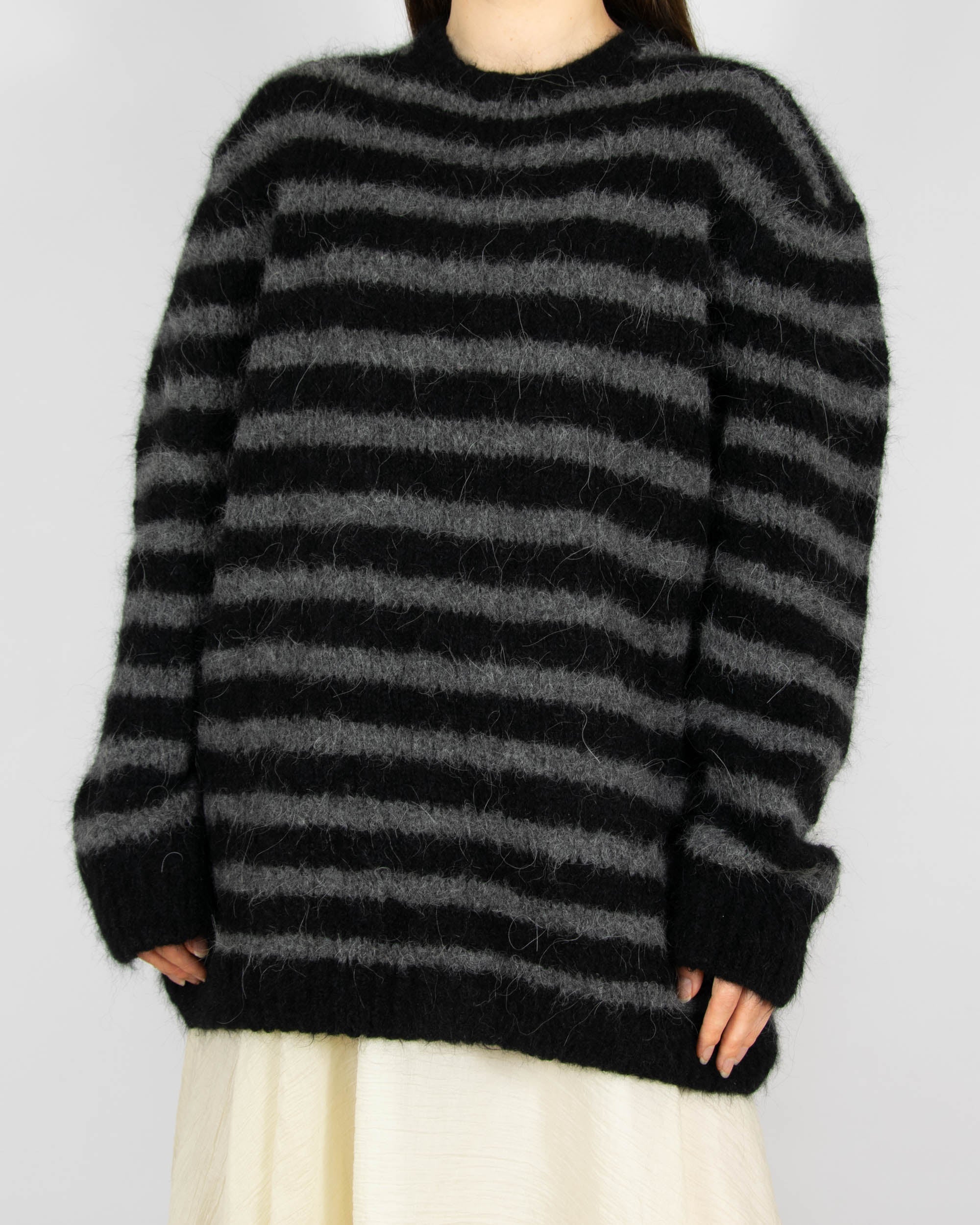 Szaro czarny (baby alpaka) sweter w paski American Vintage - M
