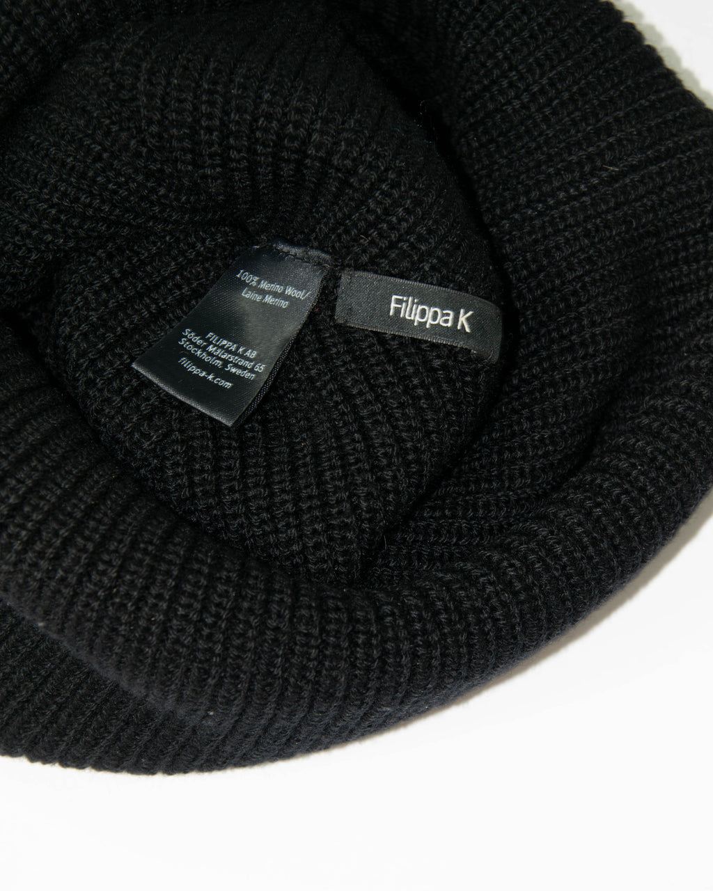 Czarna wełniana (merino) czapka Filippa K