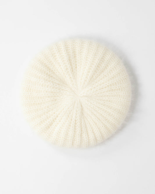 Śmietankowy wełniany (angora) beret handmade