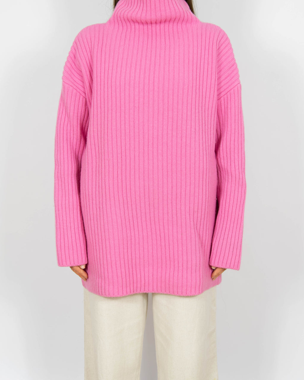 Różowy wełniany oversize sweter z golfem Modström