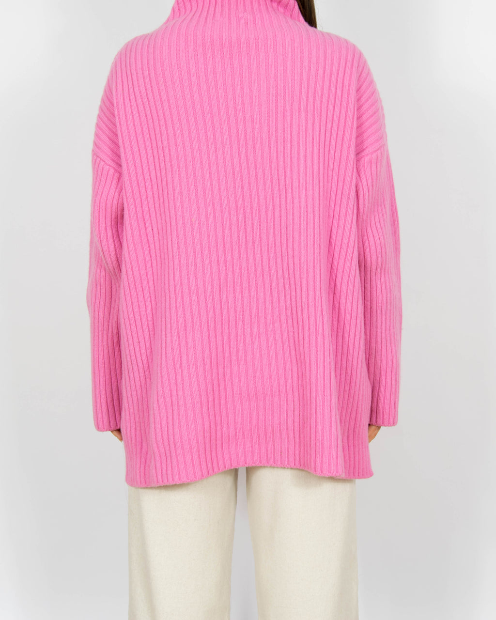 Różowy wełniany oversize sweter z golfem Modström - S