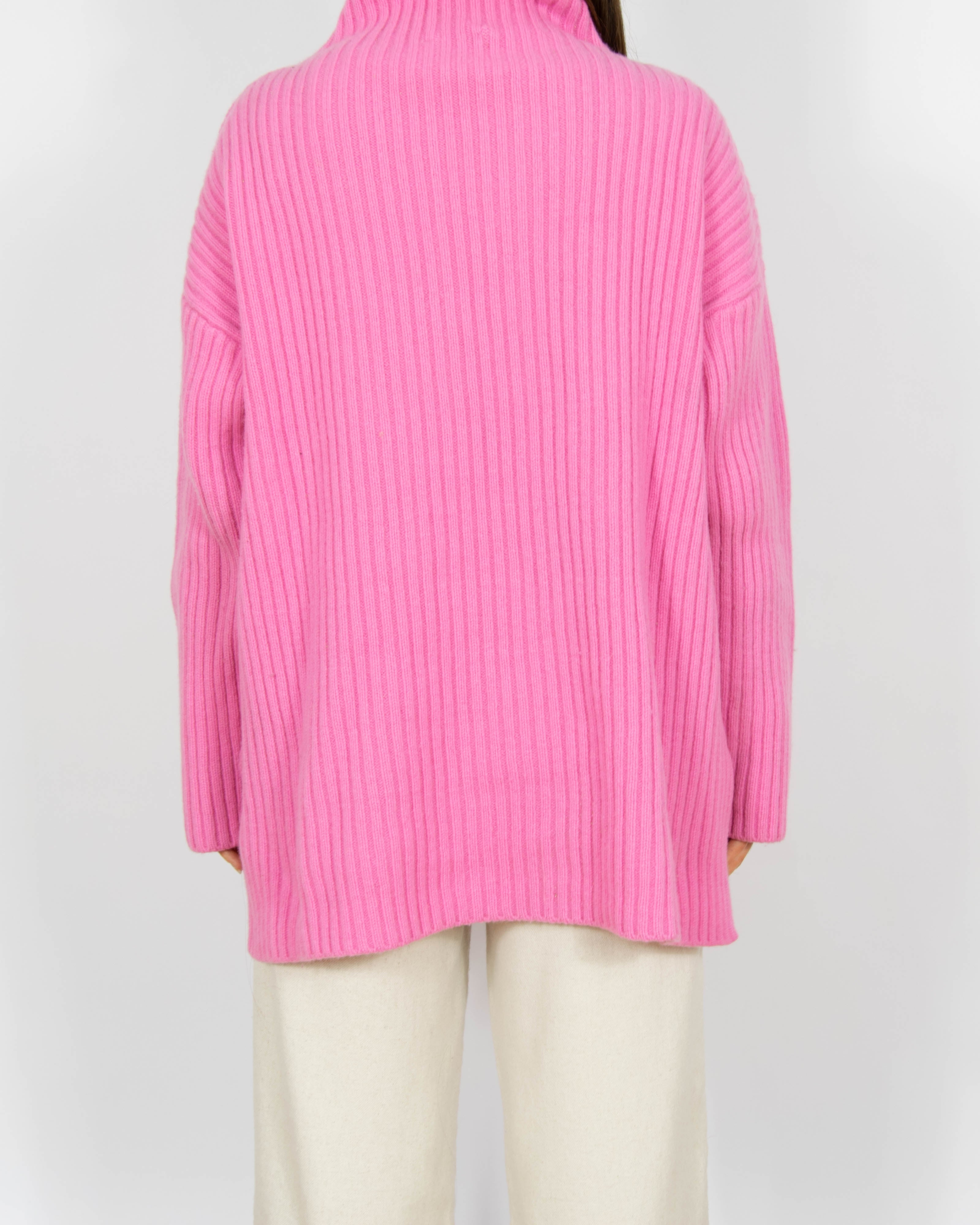 Różowy wełniany oversize sweter z golfem Modström - S