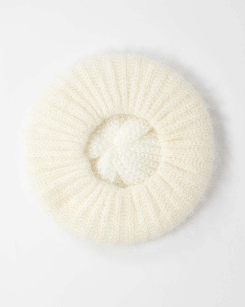 Śmietankowy wełniany (angora) beret handmade