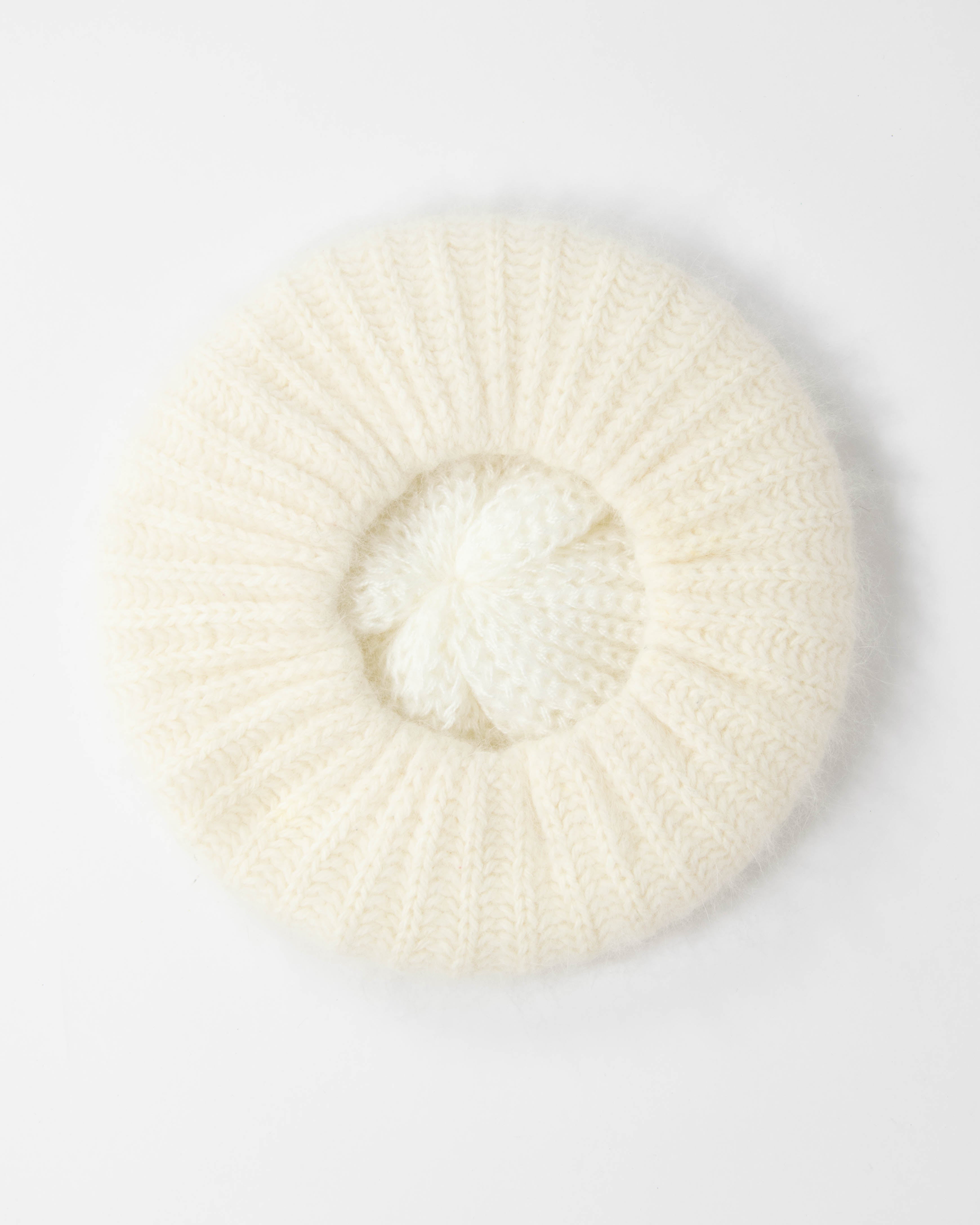 Śmietankowy wełniany (angora) beret handmade