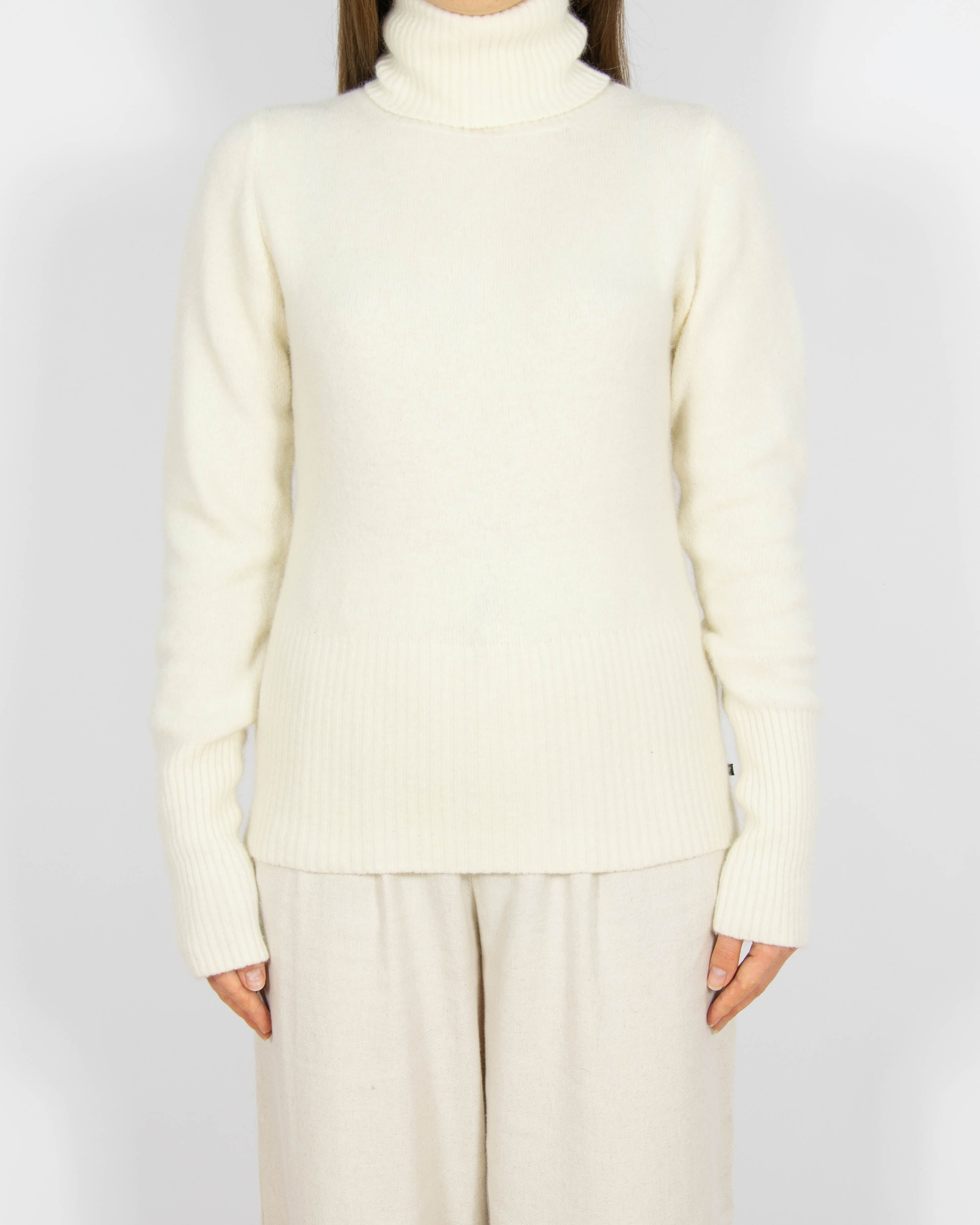 Śmietankowy wełniany (angora + wełna jagnięca) sweter z golfem - M