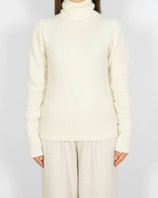 Śmietankowy wełniany (angora + wełna jagnięca) sweter z golfem - M