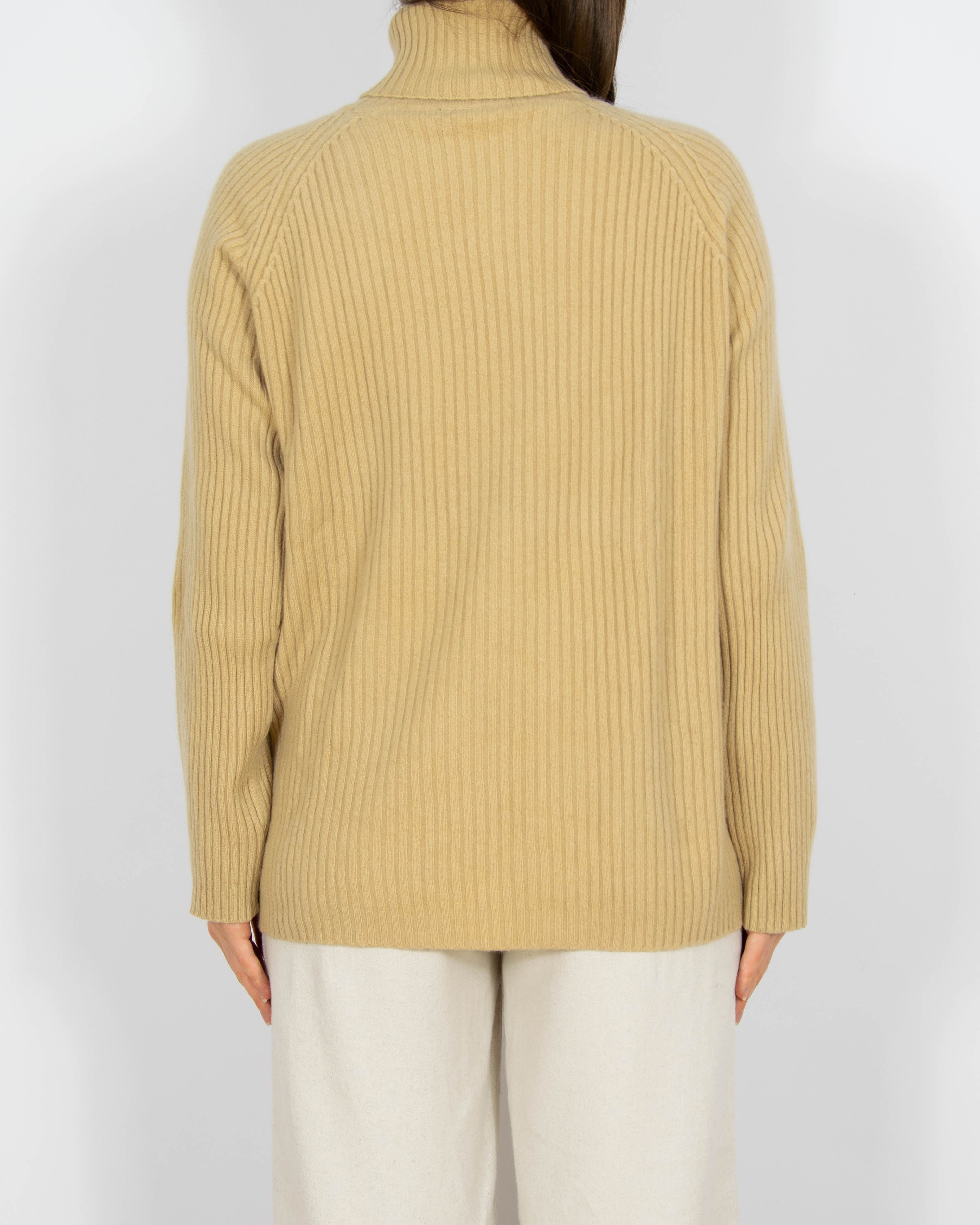 Beżowy kaszmirowy sweter z golfem - M/L