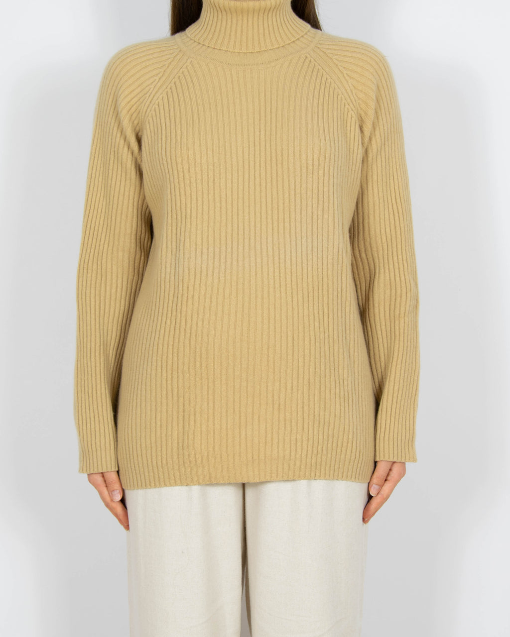 Beżowy kaszmirowy sweter z golfem - M/L