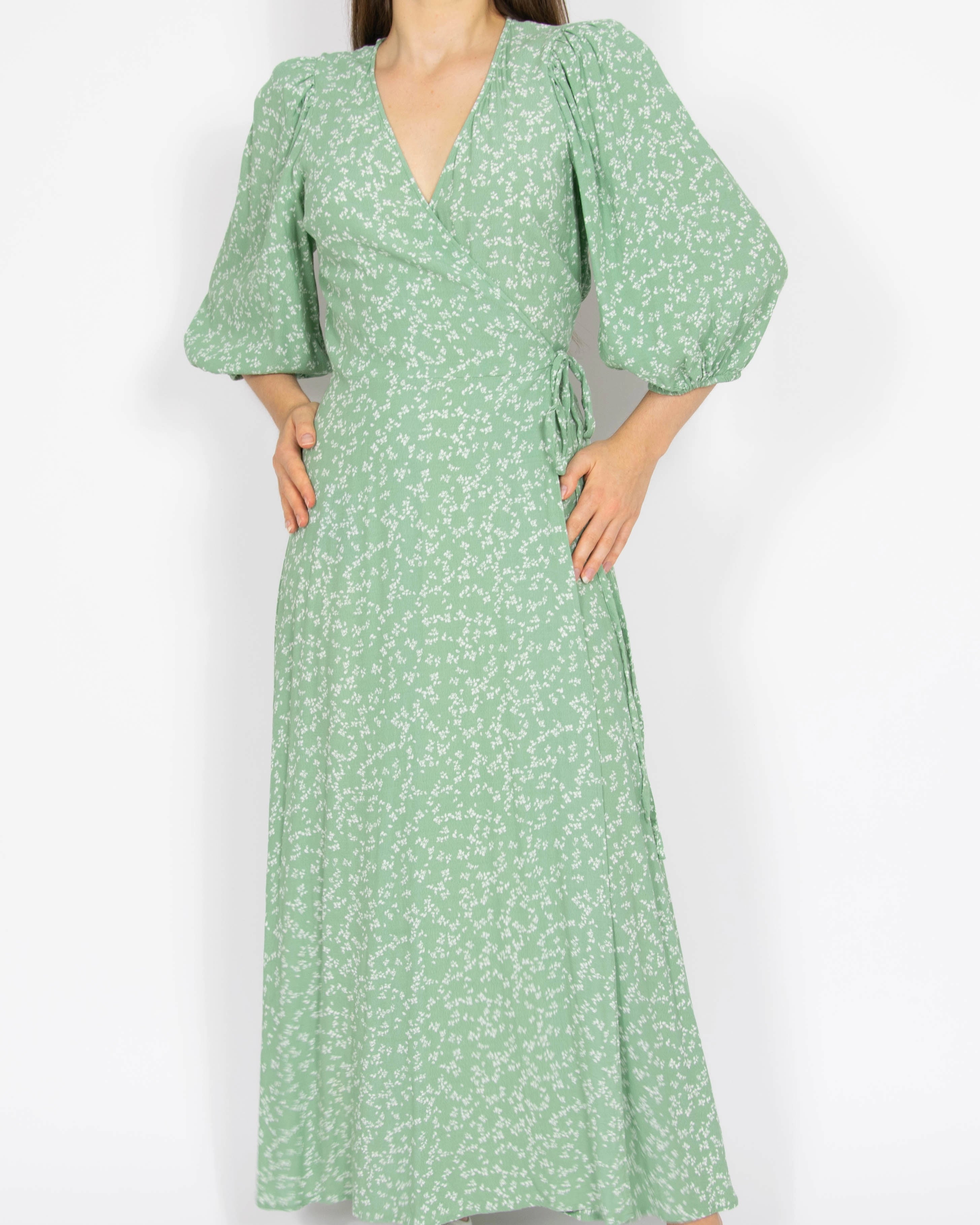 Miętowa wiskozowa długa sukienka kopertowa &other stories - S
