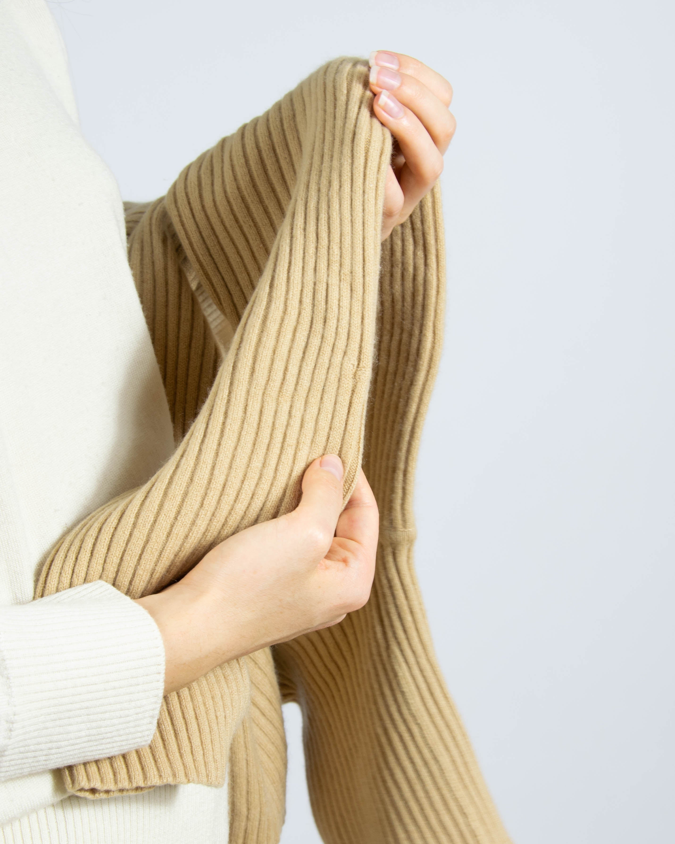 Beżowy kaszmirowy sweter z golfem - M/L