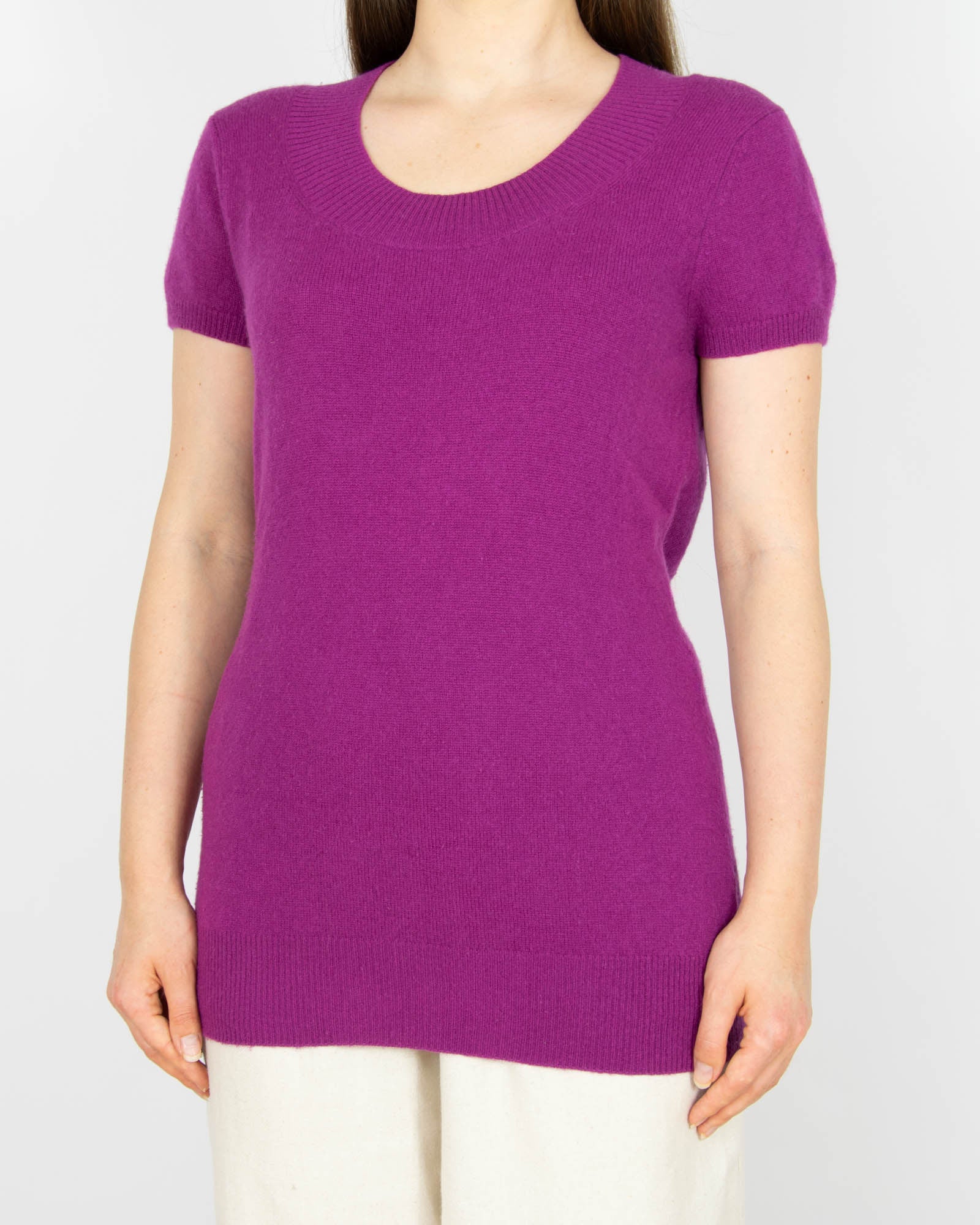 Fioletowy kaszmirowy sweter z krótkim rękawem