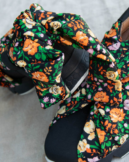 Czarne sneakersy ze wstążką w kwiaty GANNI - 38