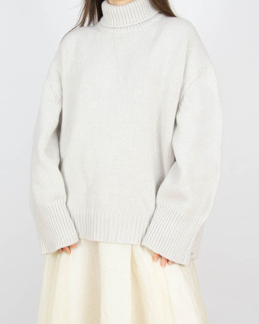 Nowy jasnoszary (merino + kaszmir) sweter z golfem Levete Room