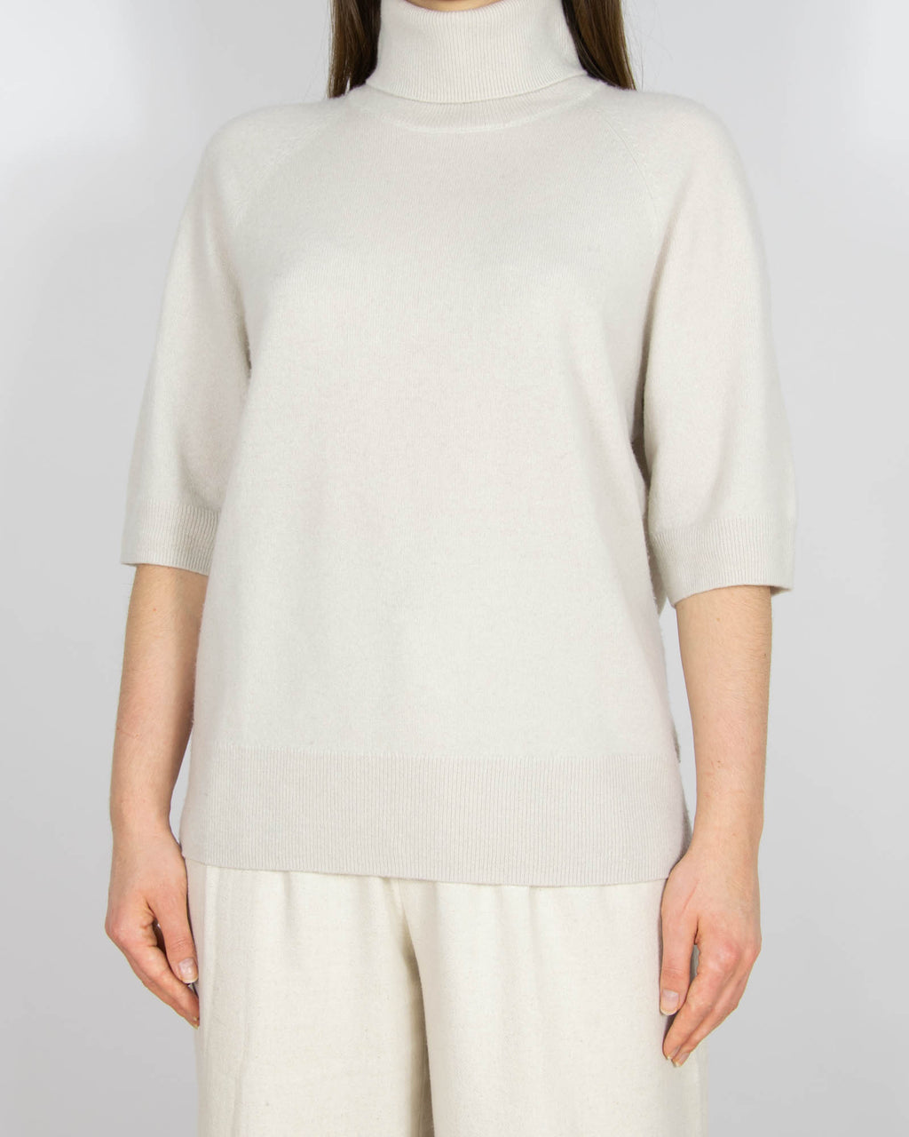 Kremowy kaszmirowy sweter z golfem H&M Premium