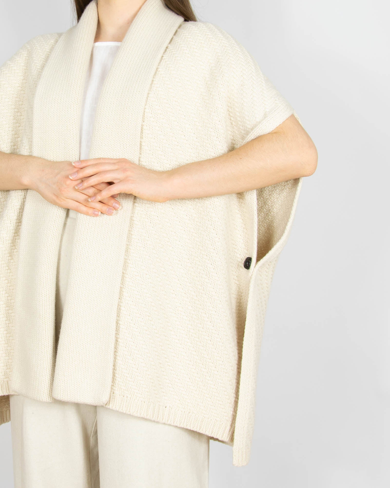 Śmietankowe wełniane ponczo Massimo Dutti - M