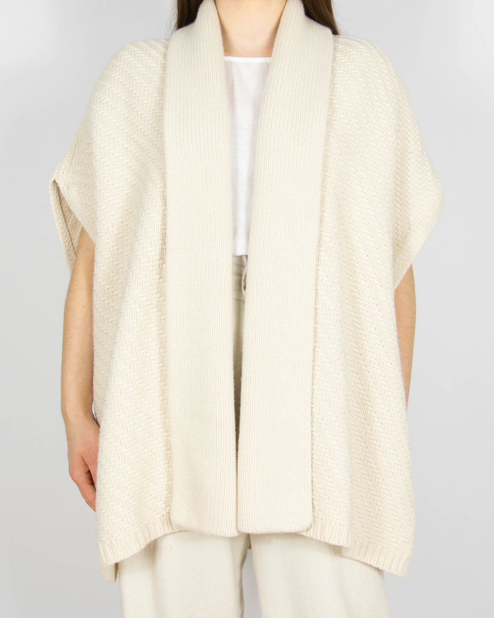 Śmietankowe wełniane ponczo Massimo Dutti - M