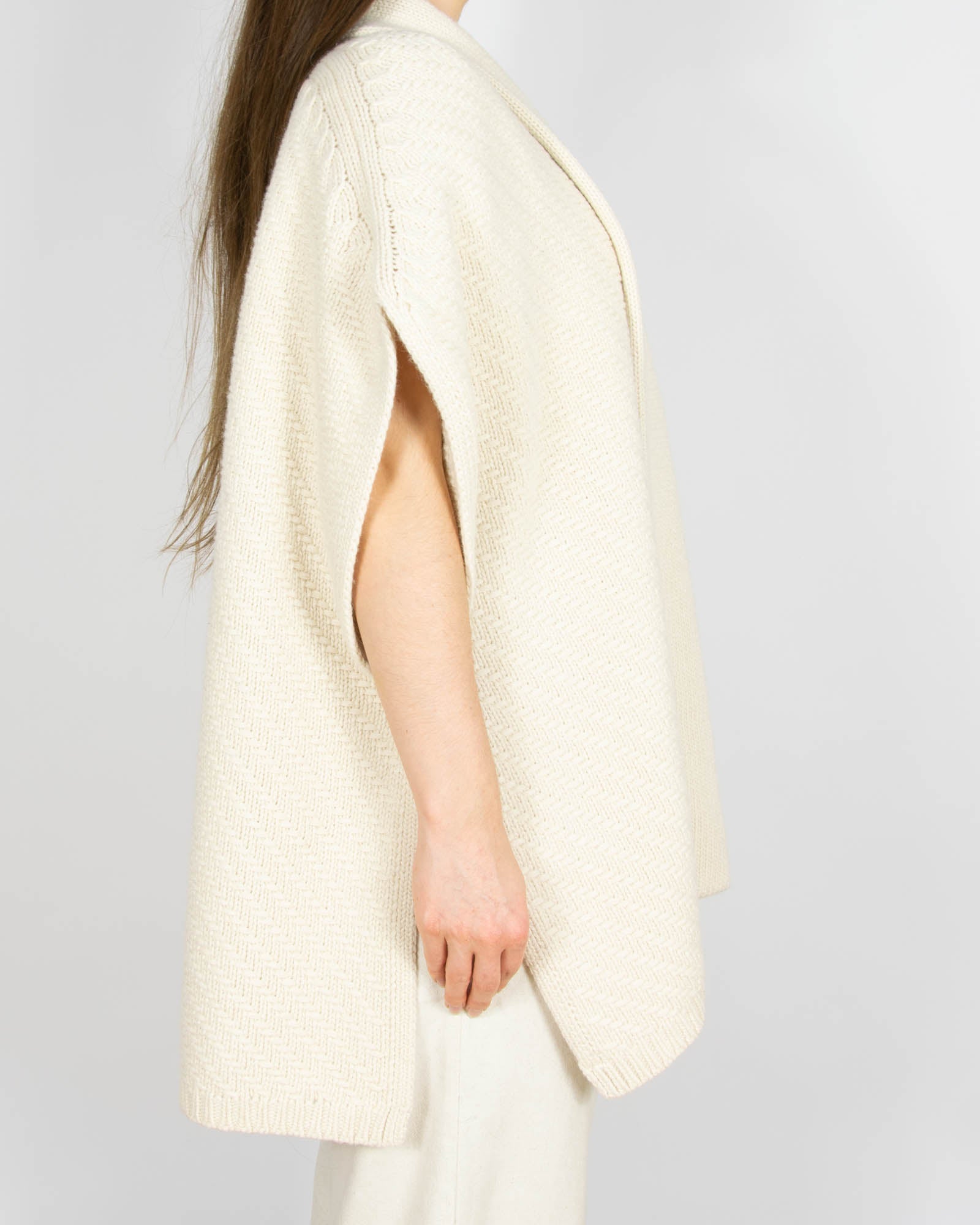 Śmietankowe wełniane ponczo Massimo Dutti - M