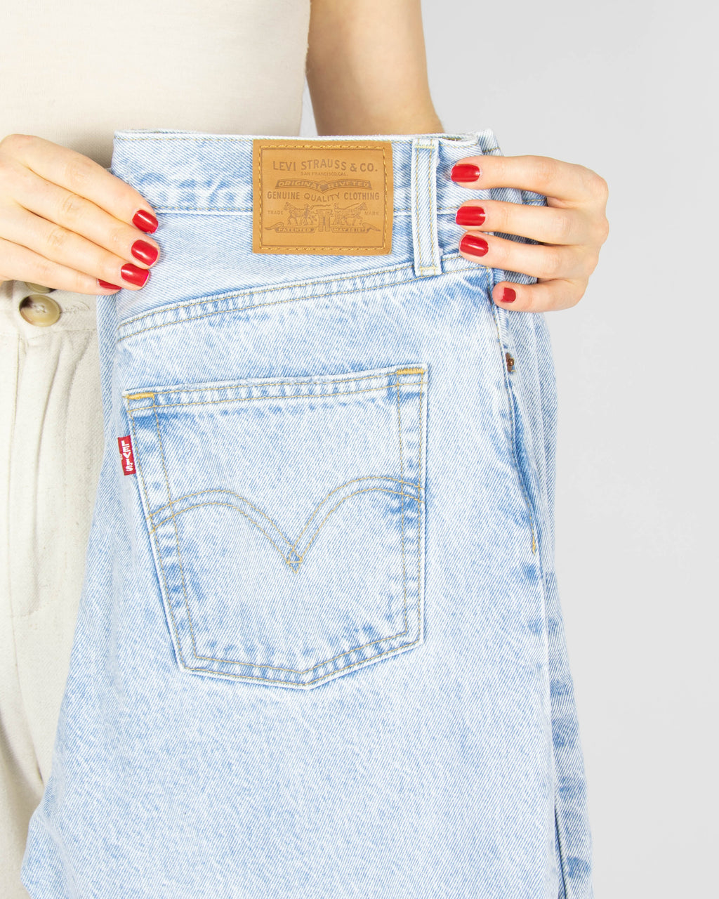 Jasnoniebiskie jeansy Levi's Ribcage Straight Ankle - W28 L27
