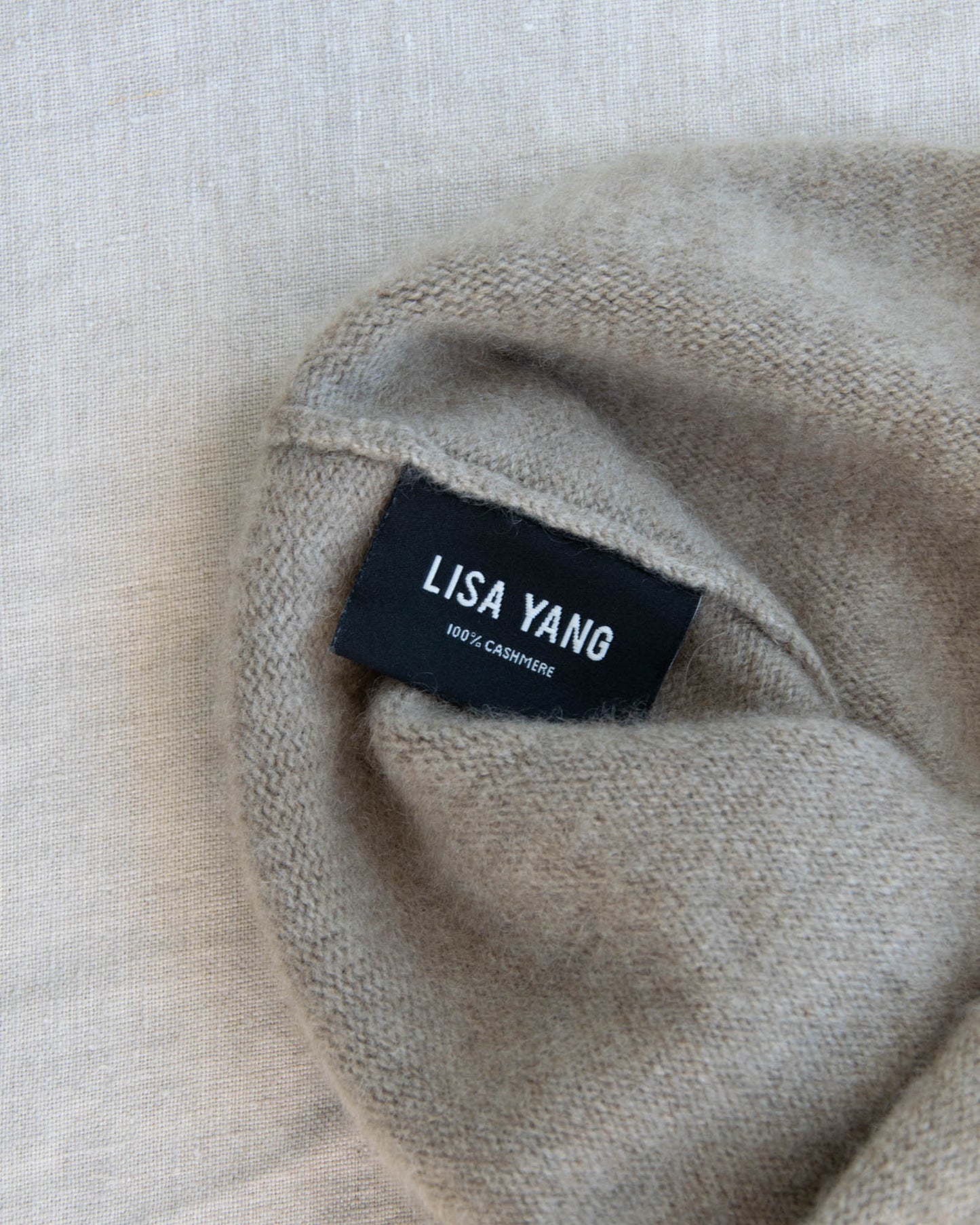 Beżowa kaszmirowa czapka LISA YANG