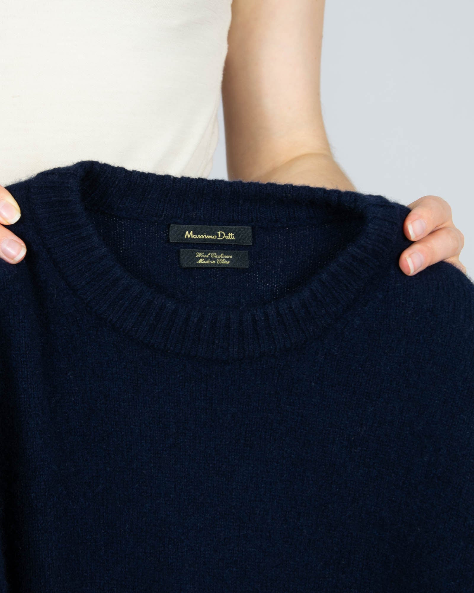 Granatowy wełniany sweter z kaszmirem Massimo Dutti - M