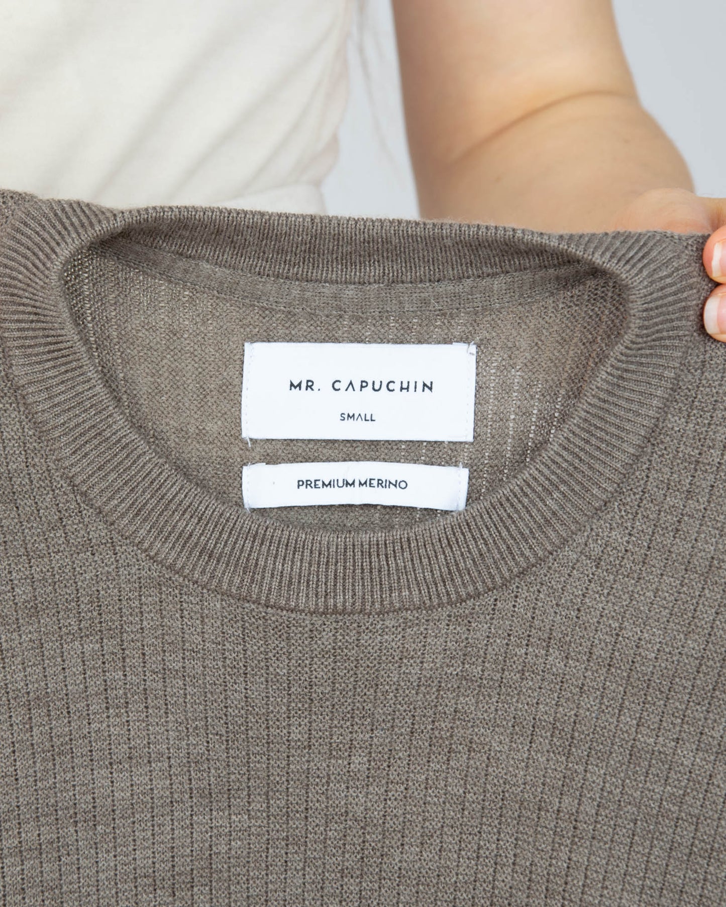 Beżowy wełniany (premium merino) sweter MR. CAPUCHIN - S