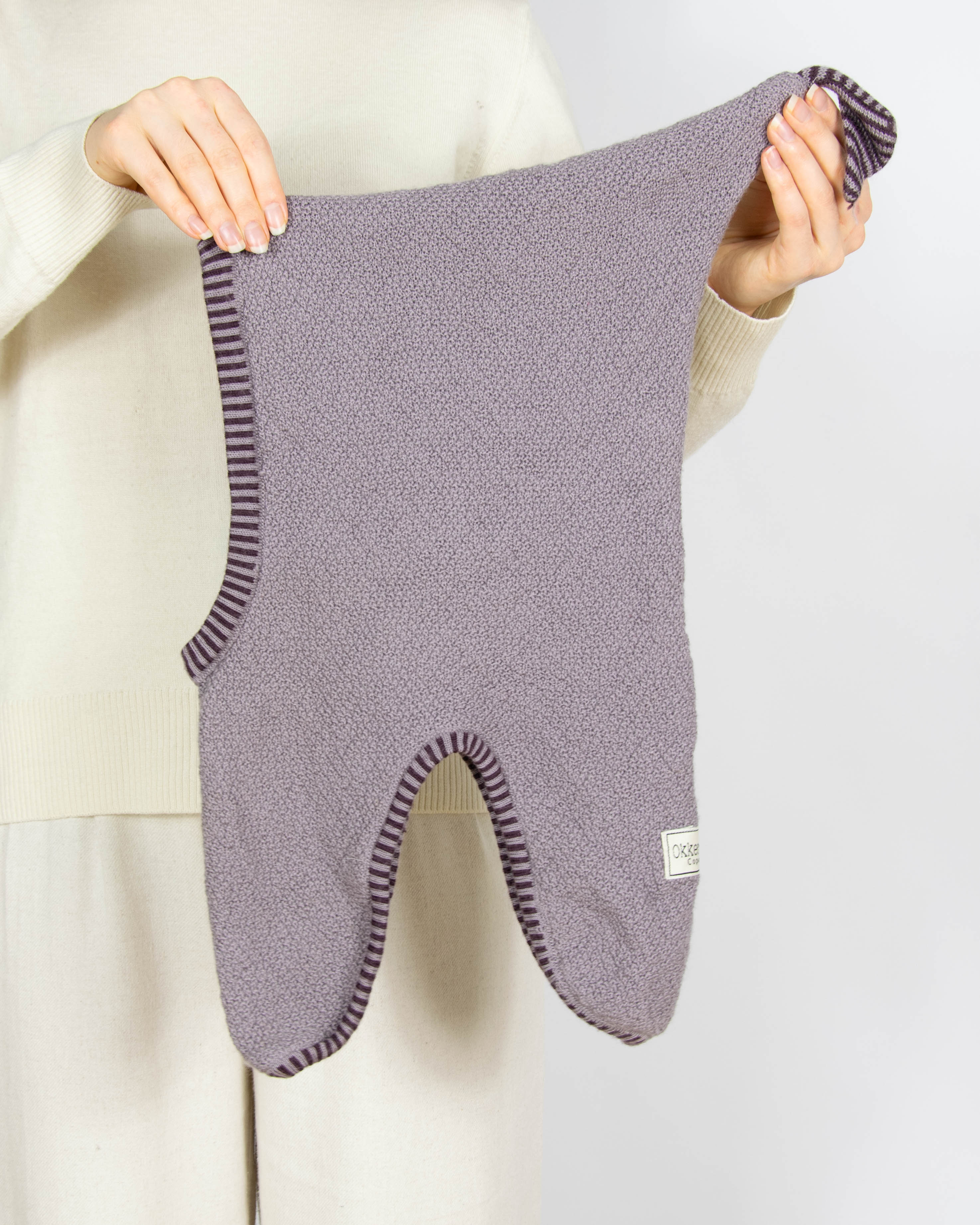 Liliowo szary wełniany (merino)  dziecięcy kapturek Okker Gokker Copenhagen - 5/6 lat