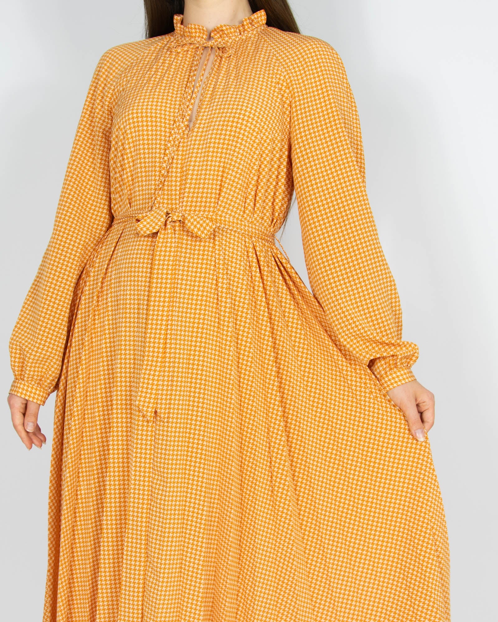 Pomarańczowa wiązana plisowana sukienka & other stories - S/M