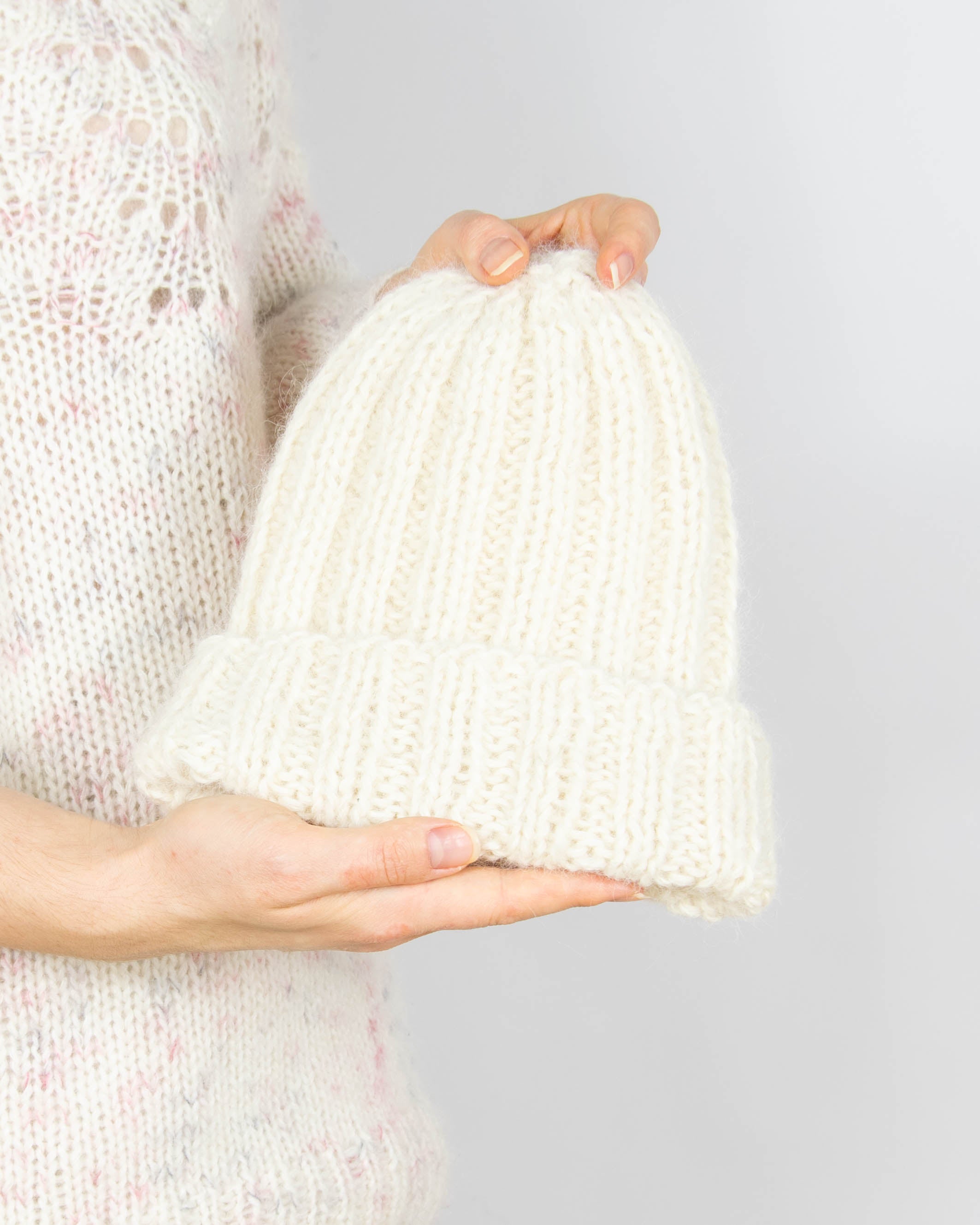 Śmietankowa wełniana (alpaka) czapka Handmade