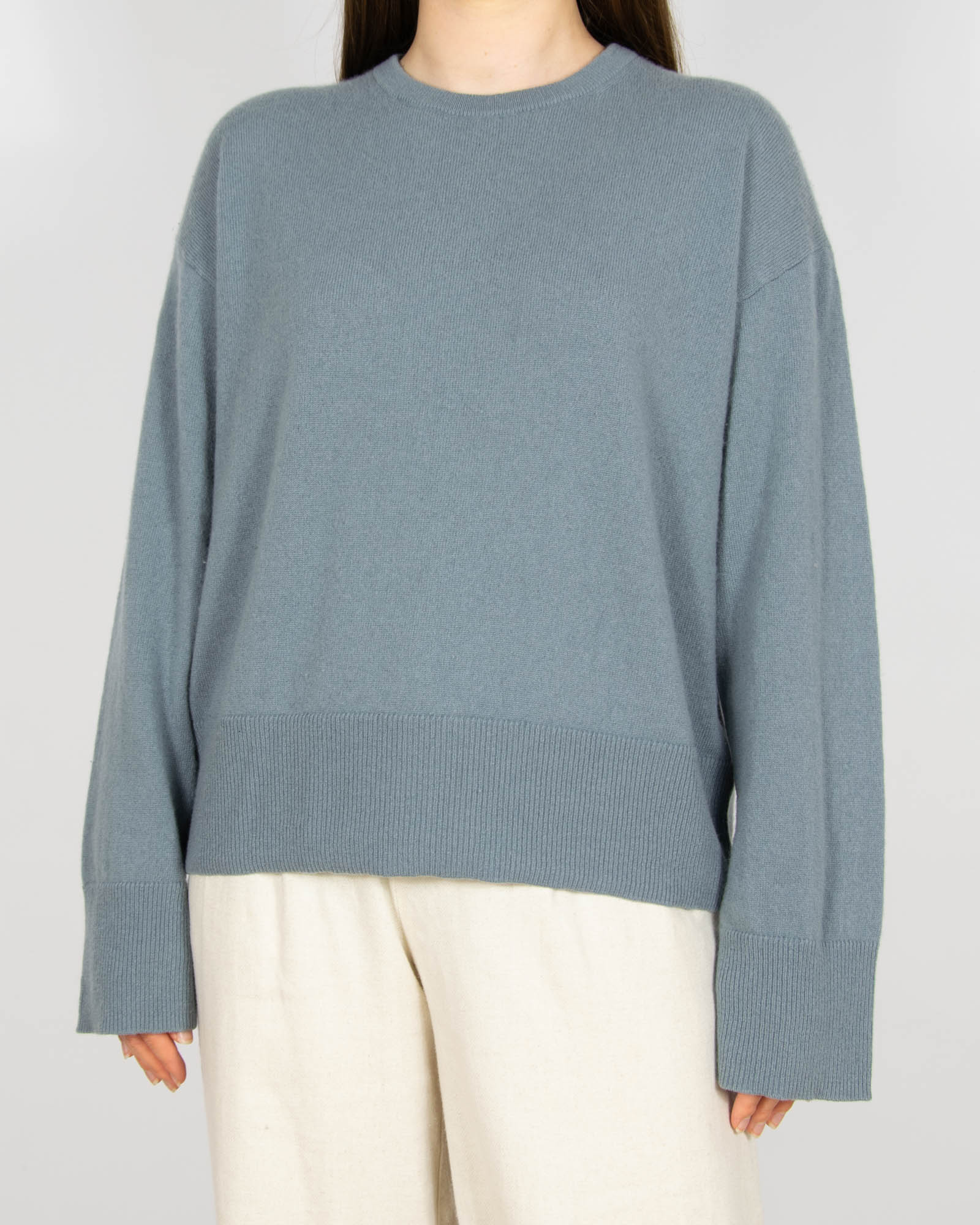 Niebieskoszary kaszmirowy sweter H&M Premium