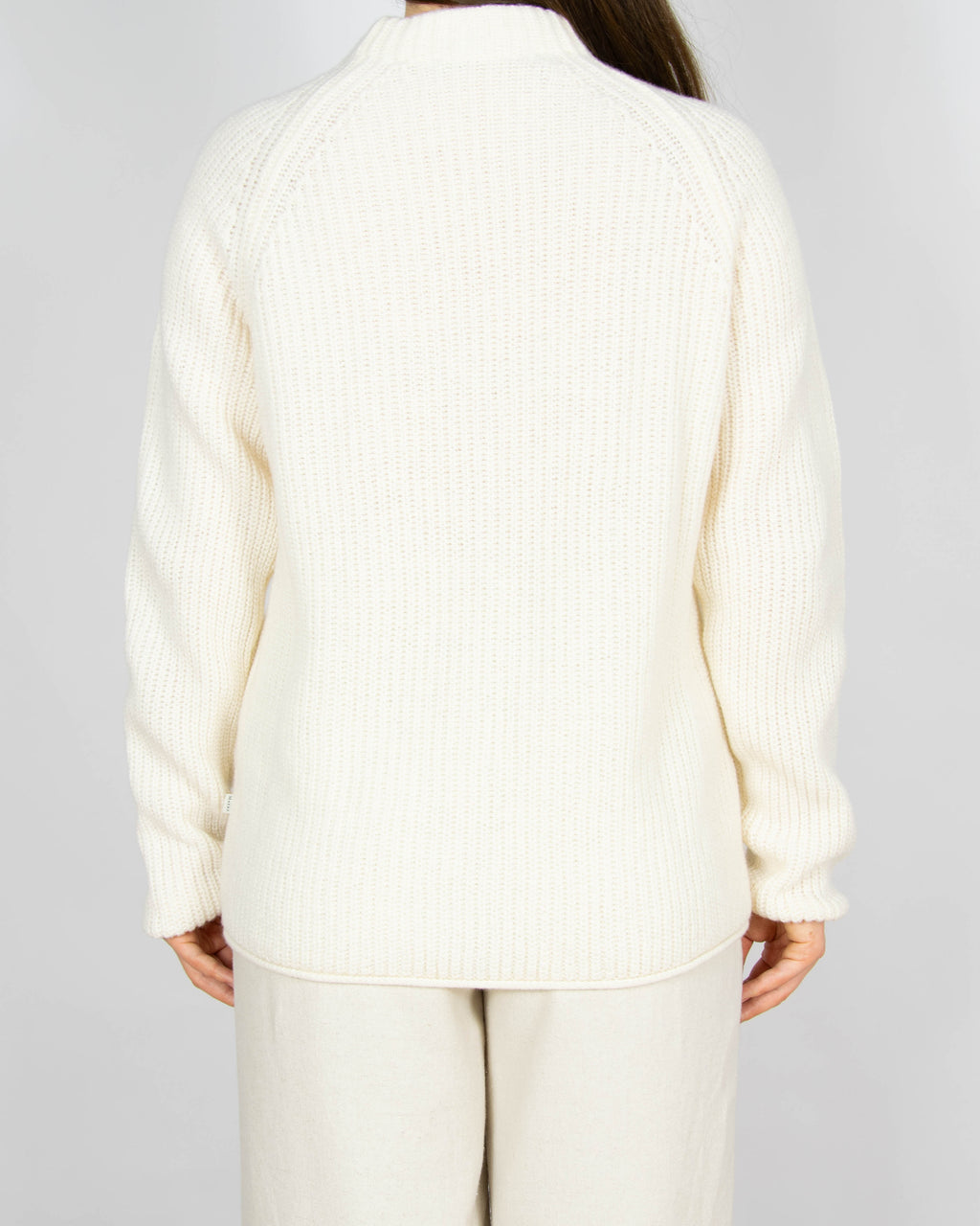 Śmietankowy wełniany (Merino Extra Fine) sweter MAERZ - M