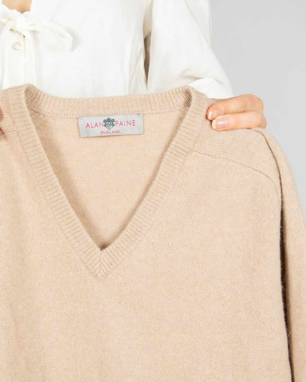 Beżowy wełniany (wełna jagnięca) sweter - M
