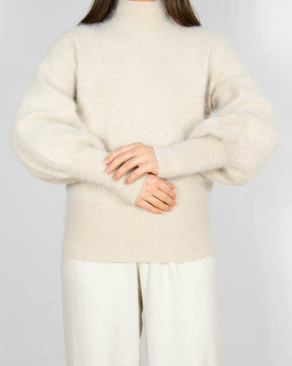 Beżowy wełniany (angora) sweter z golfem Ane Mone - M
