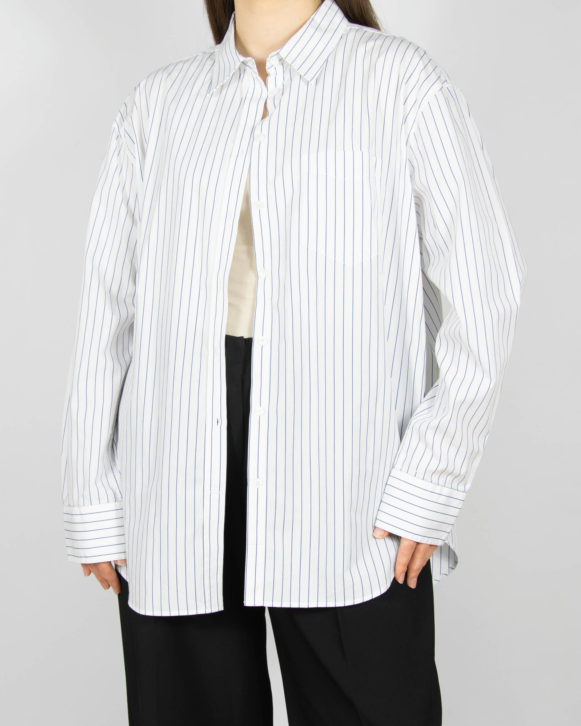 Biała bawełniana damska koszula w niebieski paski marki premium GANT.