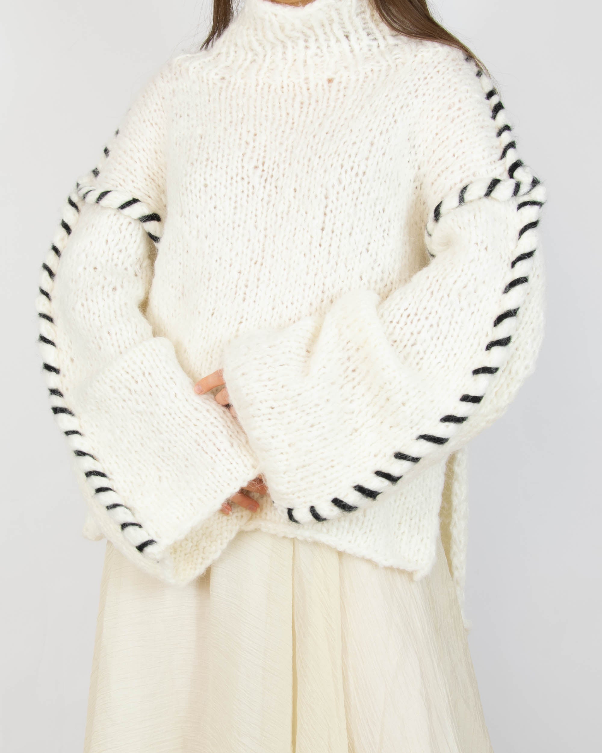 Biały (alpaka) sweter handmade