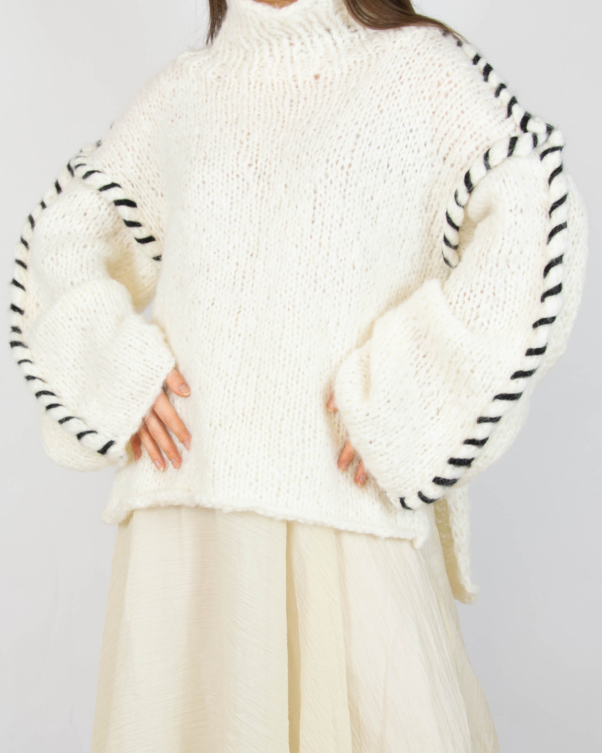 Biały (alpaka) sweter handmade