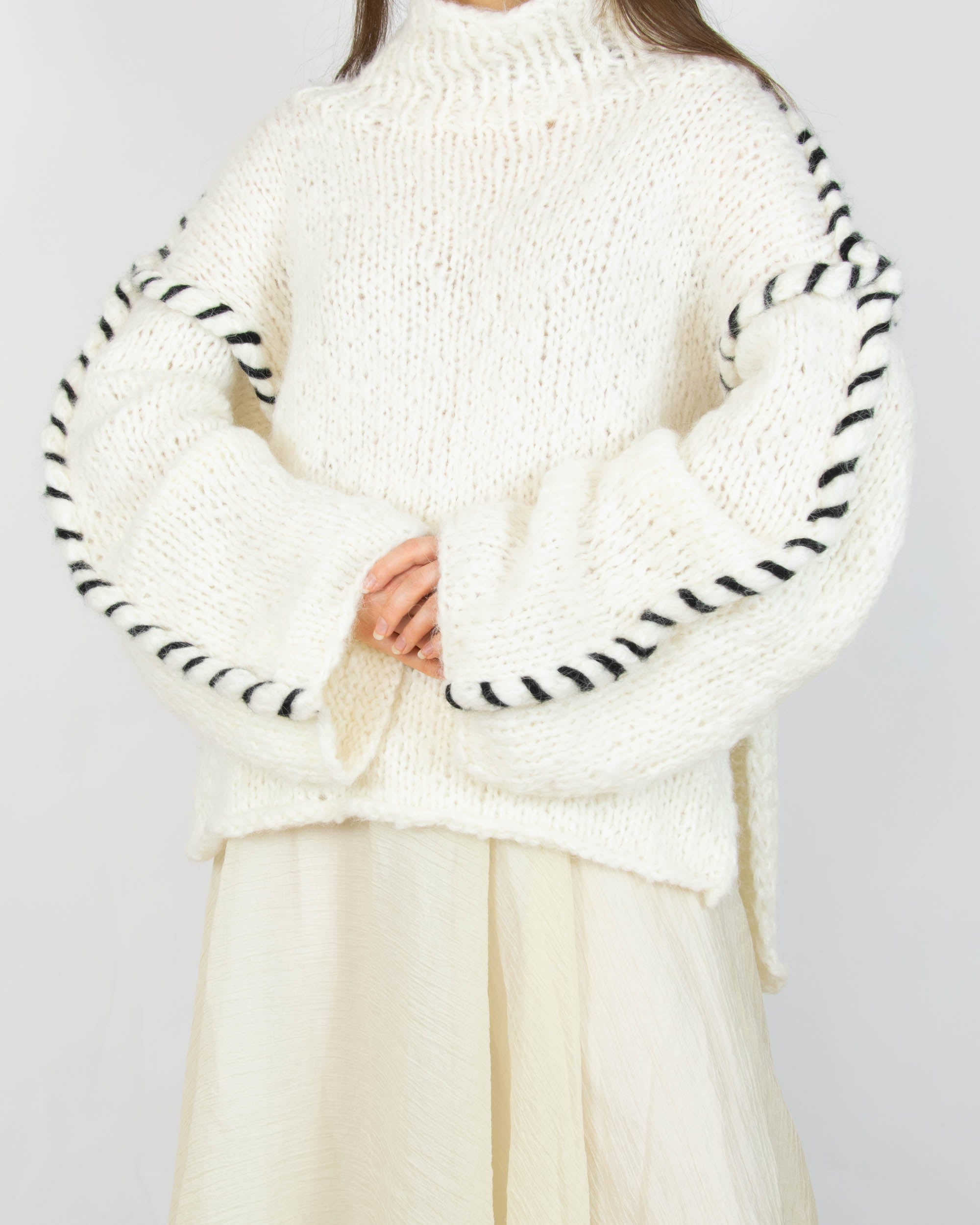 Biały (alpaka) sweter handmade