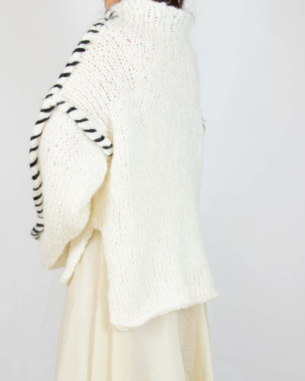 Biały (alpaka) sweter handmade