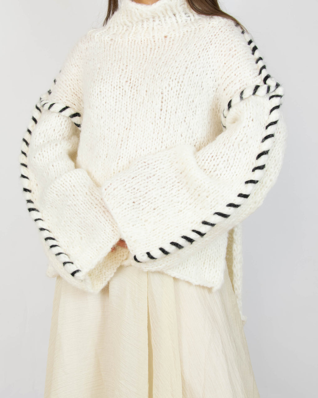 Biały (alpaka) sweter handmade