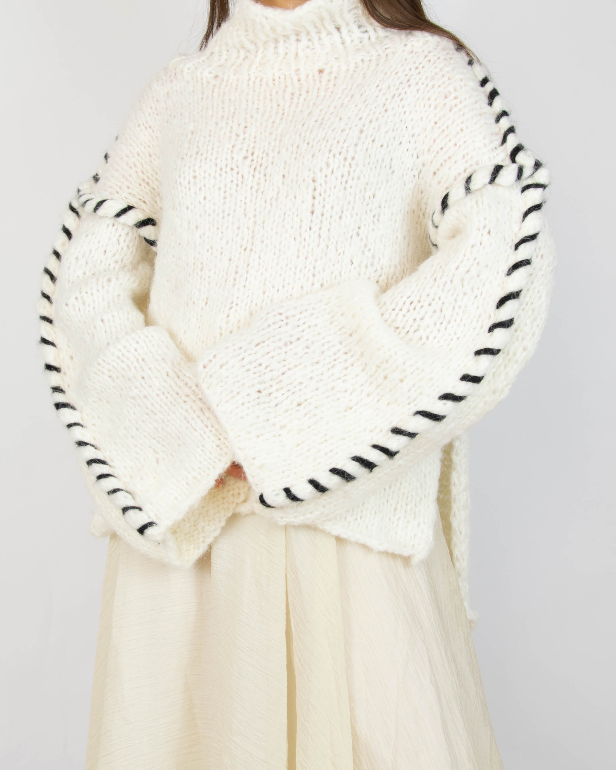 Biały (alpaka) sweter handmade